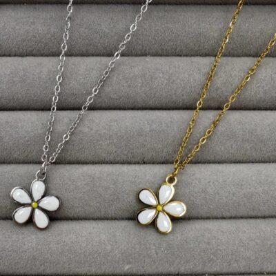 COLLAR DE ACERO CON MARGARITA