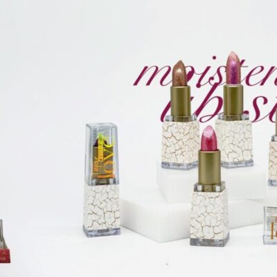 Love Moisten Lipstick